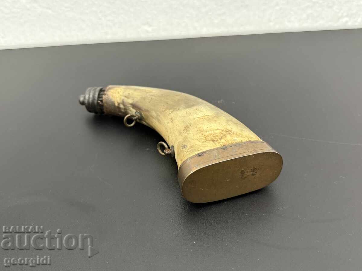 Delivery of Old horn powder flask / gun / flintlock. №7609 Delivery of Old horn powder flask / gun / flintlock. №7609