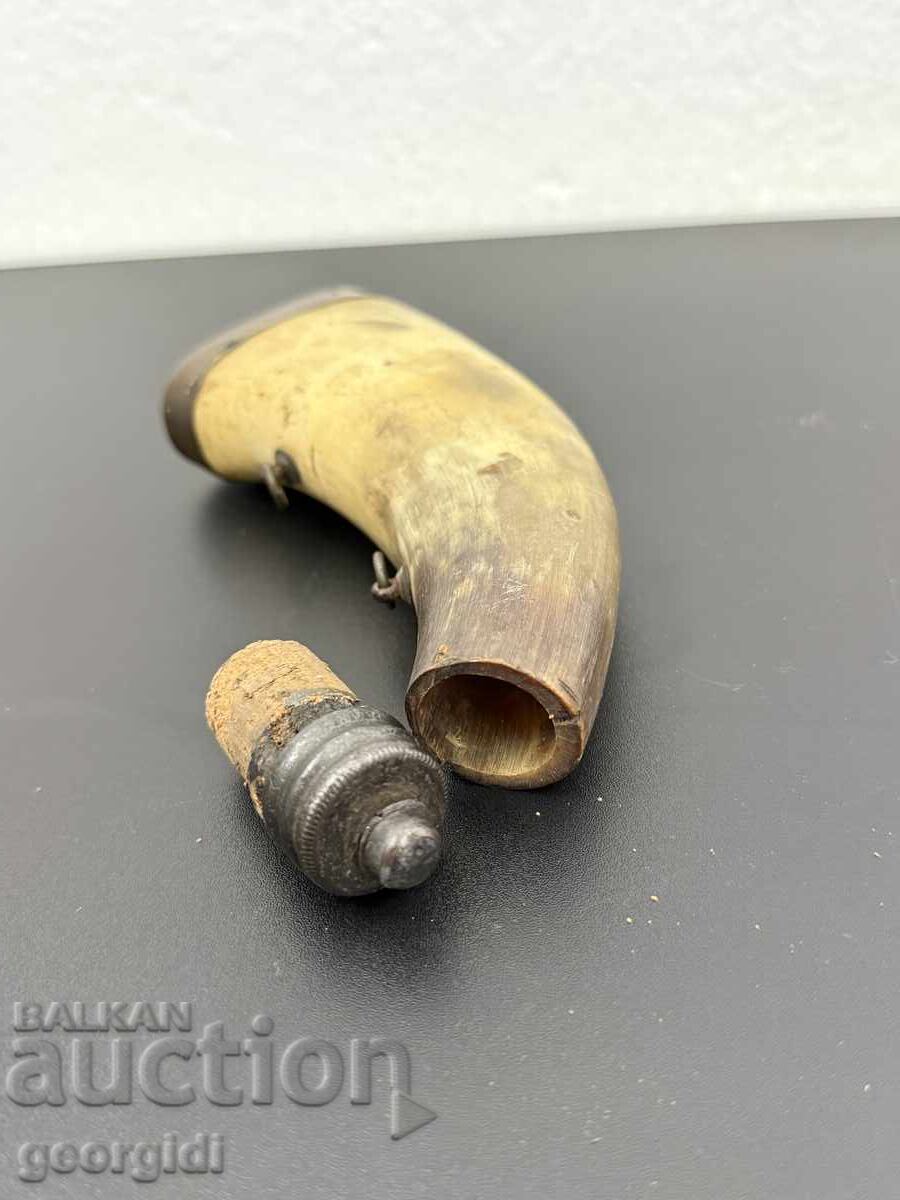Old horn powder flask / gun / flintlock. №7609 - 6 Old horn powder flask / gun / flintlock. №7609 - 6