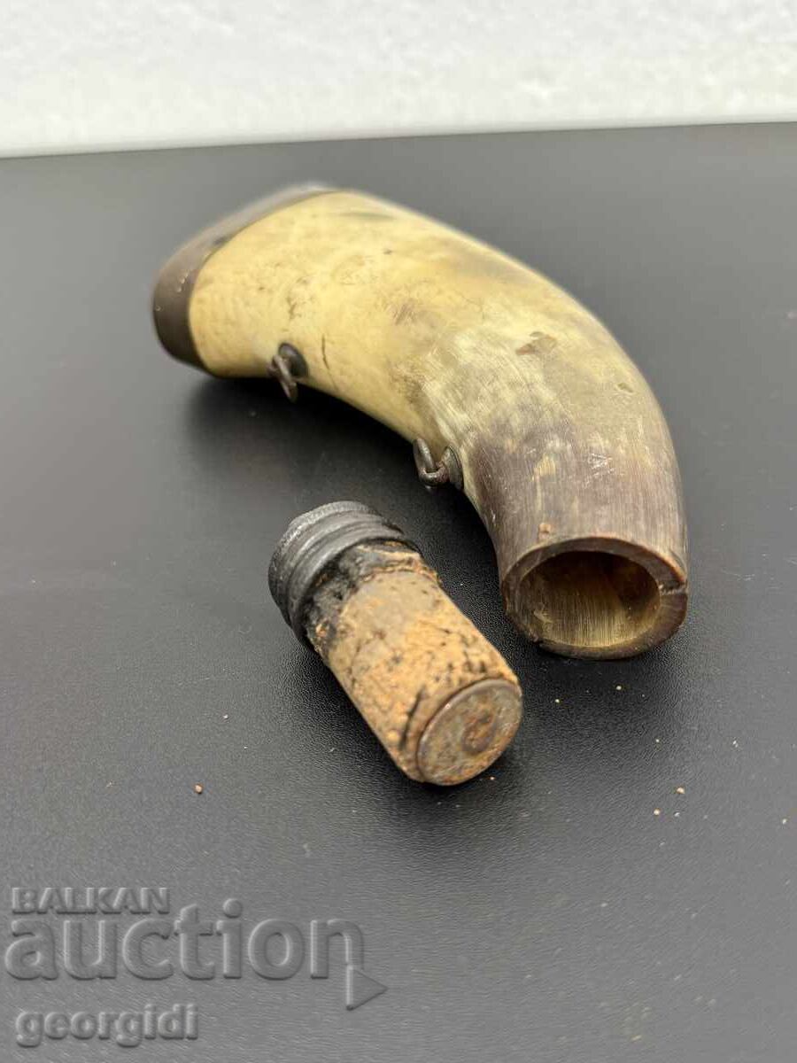 Old horn powder flask / gun / flintlock. №7609 - 7 Old horn powder flask / gun / flintlock. №7609 - 7