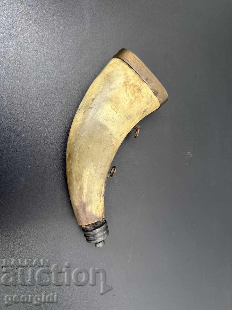 Old horn powder flask / gun / flintlock. №7609 Old horn powder flask / gun / flintlock. №7609