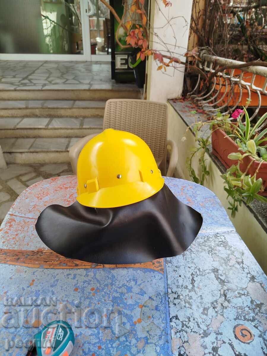 Delivery of Firefighter helmet from the social era