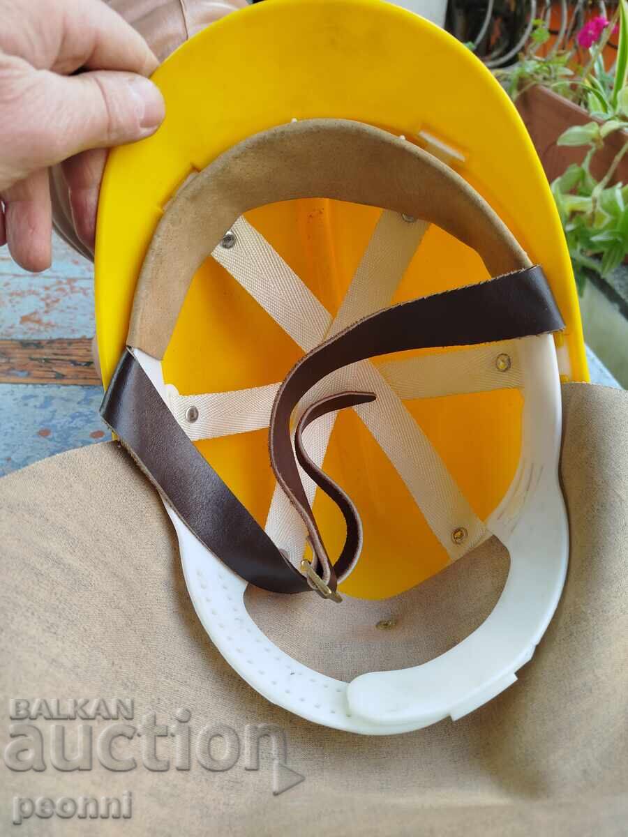 Firefighter helmet from the social era - 6