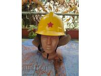 Casca de pompier din perioada socialistă