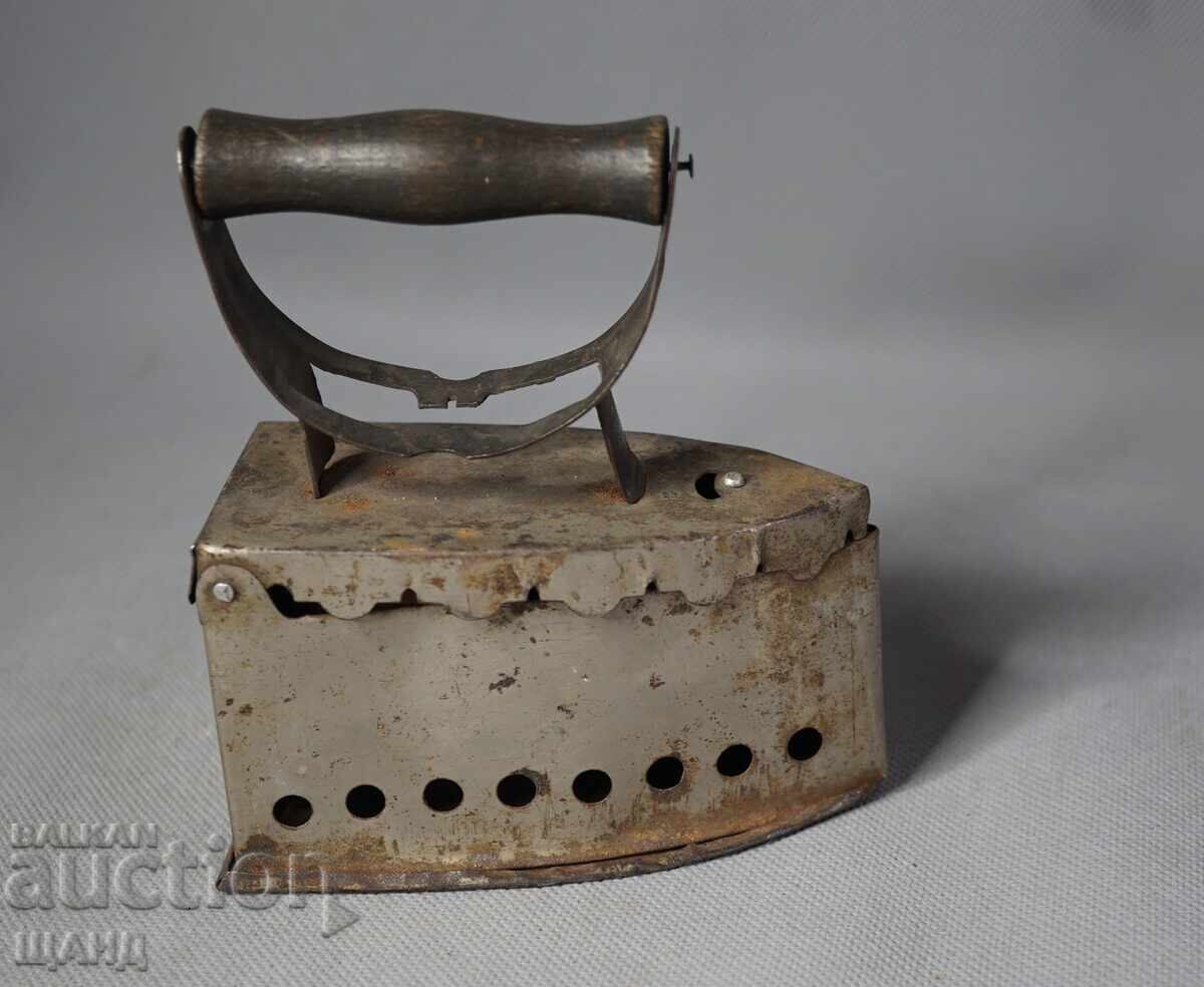 Παλιό Μεταλλικό Παιχνίδι Σιδέρωμα με τιμή 10.35 BGN | € 5.29 Παλιό Μεταλλικό Παιχνίδι Σιδέρωμα με τιμή 10.35 BGN | € 5.29