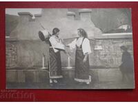 Чешма Народни носии Котли за вода