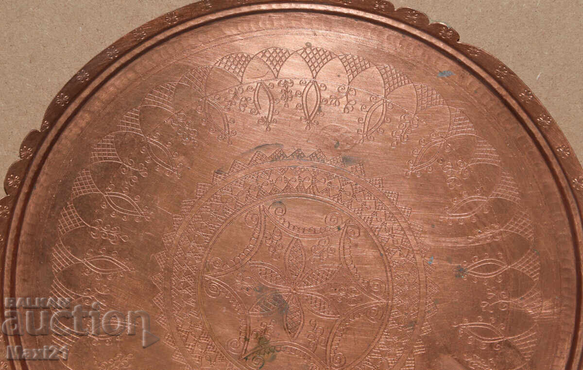 Licitație Frații Andreevi, Ustovo, tavă veche de cupru decorată