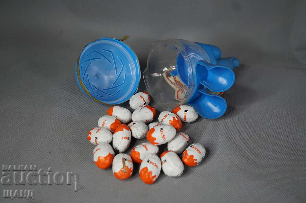 Delivery of Kinder Surprise Star Container Figure Elephant Chocolate Eggs