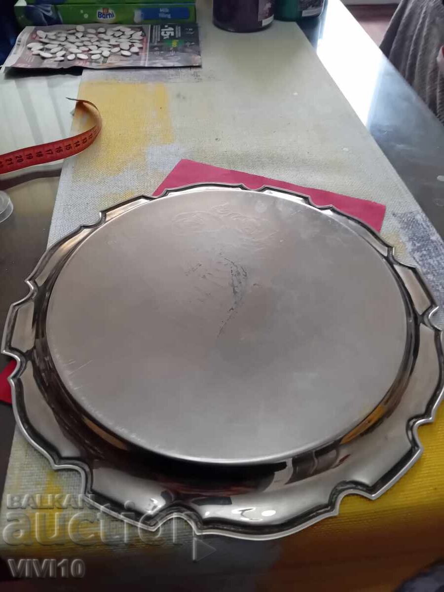 Platou vechi, argintat cu preț 40.00 BGN | € 20.45 Platou vechi, argintat cu preț 40.00 BGN | € 20.45