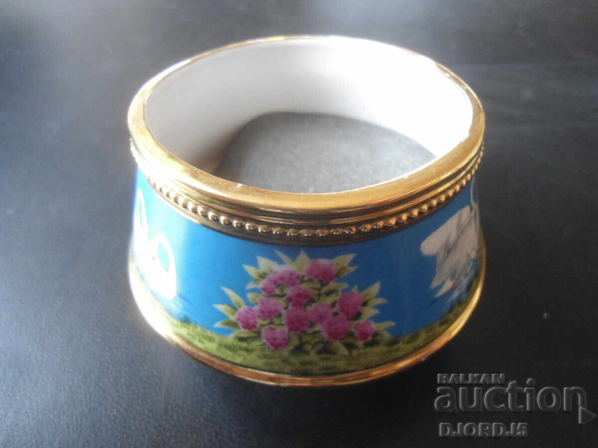 Old singing box with price 1.50 BGN | € 0.77 Old singing box with price 1.50 BGN | € 0.77