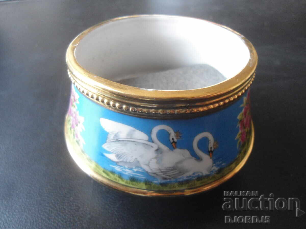 Auction Old singing box Auction Old singing box