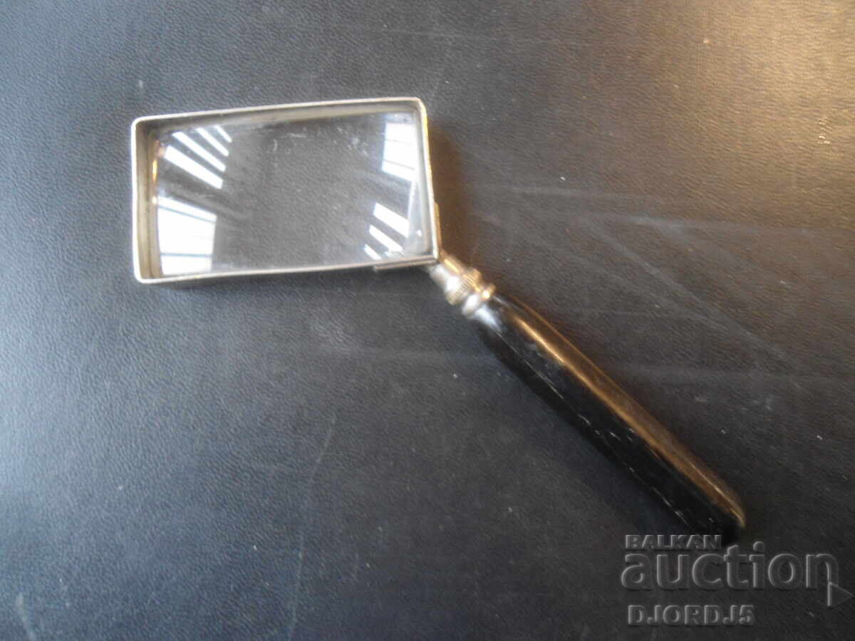 Lupa veche cu preț 7.00 BGN | € 3.58 Lupa veche cu preț 7.00 BGN | € 3.58