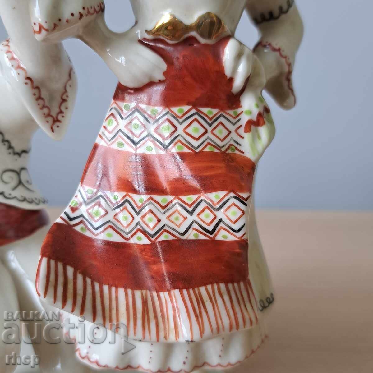 Figurină de porțelan veche bulgărească, statuetă tineri cu costume populare - 5 Figurină de porțelan veche bulgărească, statuetă tineri cu costume populare - 5