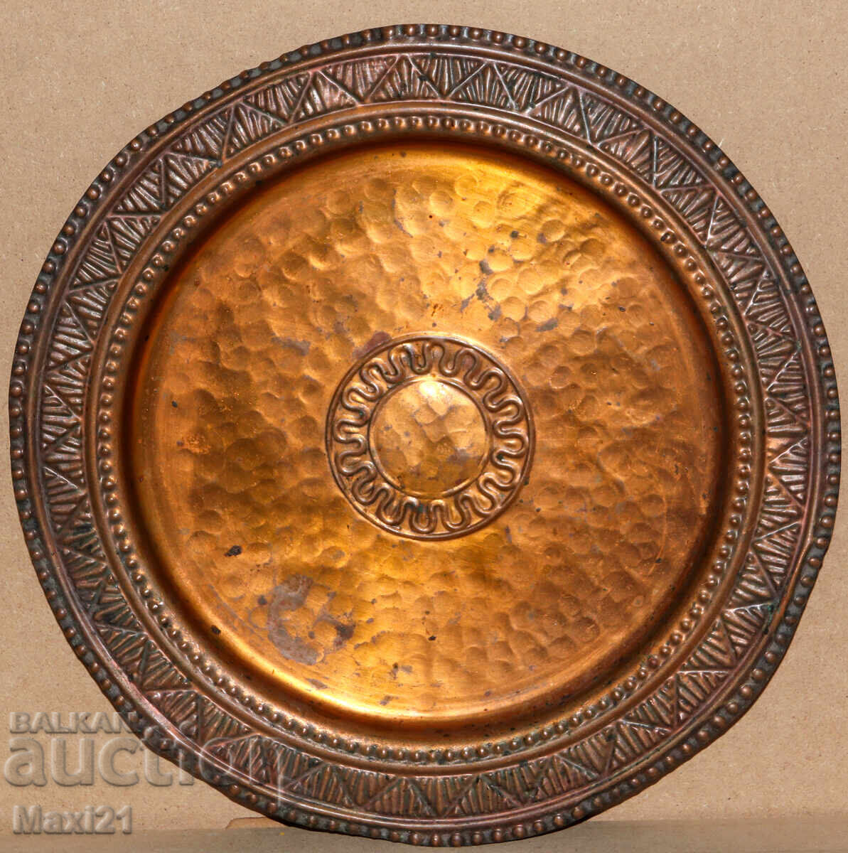 Χειροποίητος παλιός χάλκινος δίσκος-πίνακας με τιμή 240.00 BGN | € 122.71