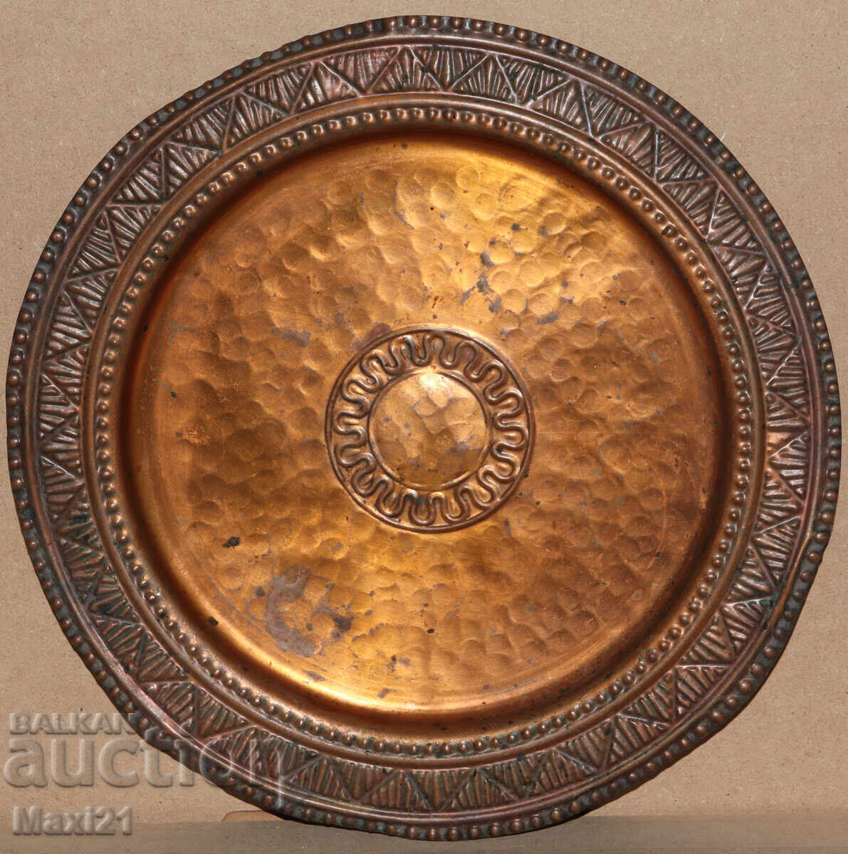 Χειροποίητος παλιός χάλκινος δίσκος-πίνακας