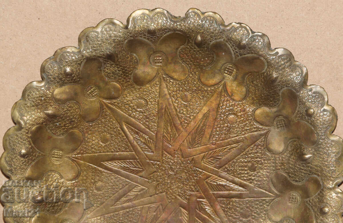 Delivery of Old brass decorative tray decoration