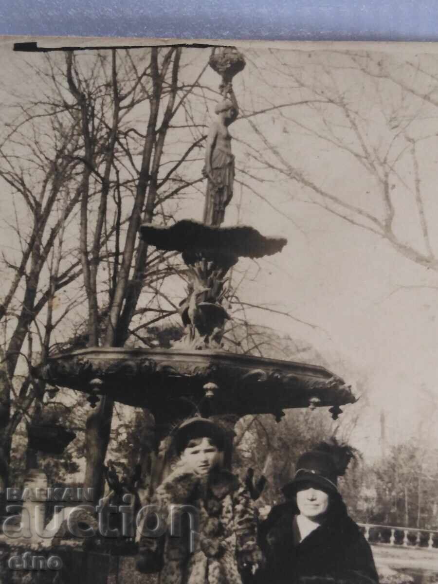 FOTOGRAFIE REGALĂ, fântână cu preț 10.00 BGN | € 5.11 FOTOGRAFIE REGALĂ, fântână cu preț 10.00 BGN | € 5.11