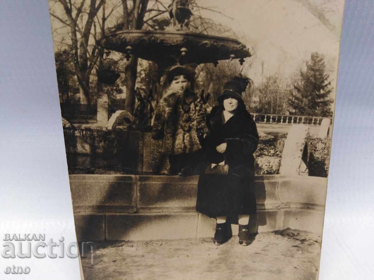 Licitație FOTOGRAFIE REGALĂ, fântână Licitație FOTOGRAFIE REGALĂ, fântână