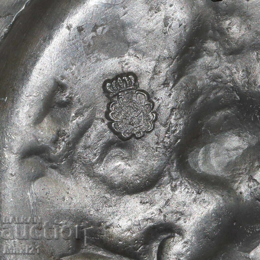 Стара ръчно изработена декоративна чиния с цена 200.00 лв. | € 102.26