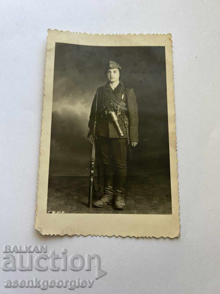 Снимка на Партизантка : За спомен от въстаническия живот