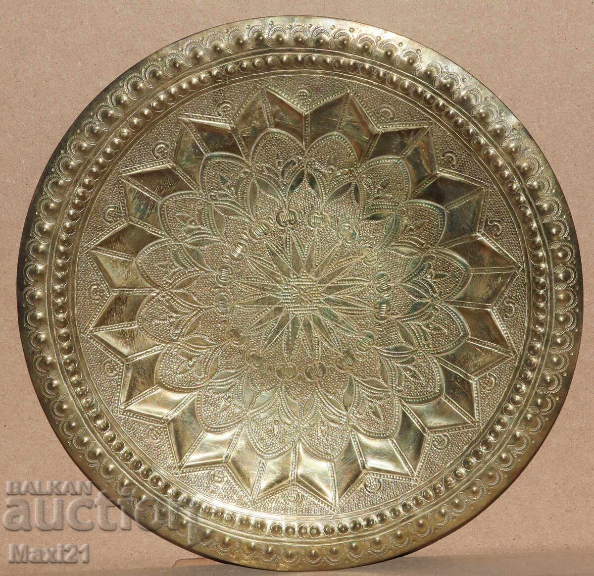 Παλιό ορειχάλκινο διακοσμητικό δίσκος διακόσμηση Παλιό ορειχάλκινο διακοσμητικό δίσκος διακόσμηση