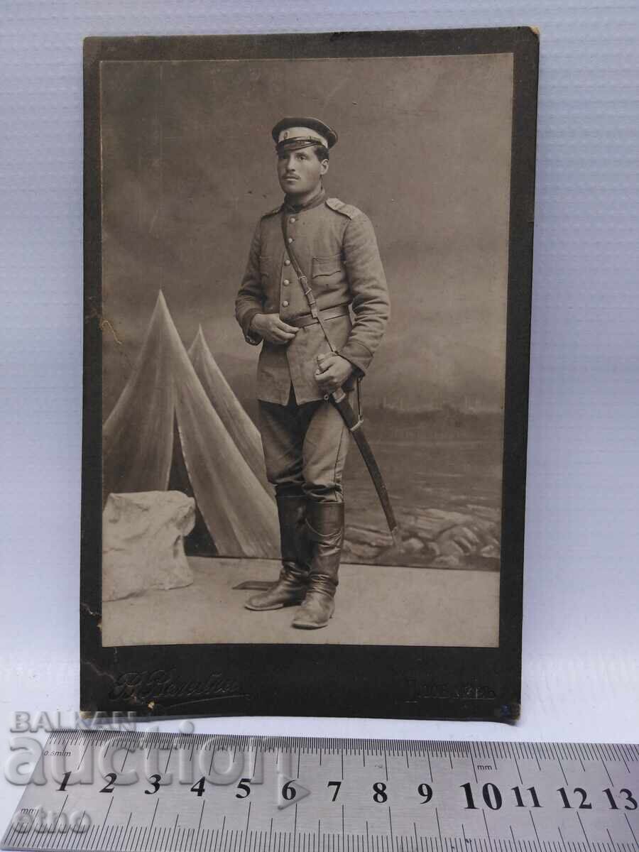 FOTOGRAFIE REGALĂ PE CARTON, SOLDAT, UNIFORMĂ, FOTO VELEBNI-PLOVDIV cu preț 45.00 BGN | € 23.01 FOTOGRAFIE REGALĂ PE CARTON, SOLDAT, UNIFORMĂ, FOTO VELEBNI-PLOVDIV cu preț 45.00 BGN | € 23.01