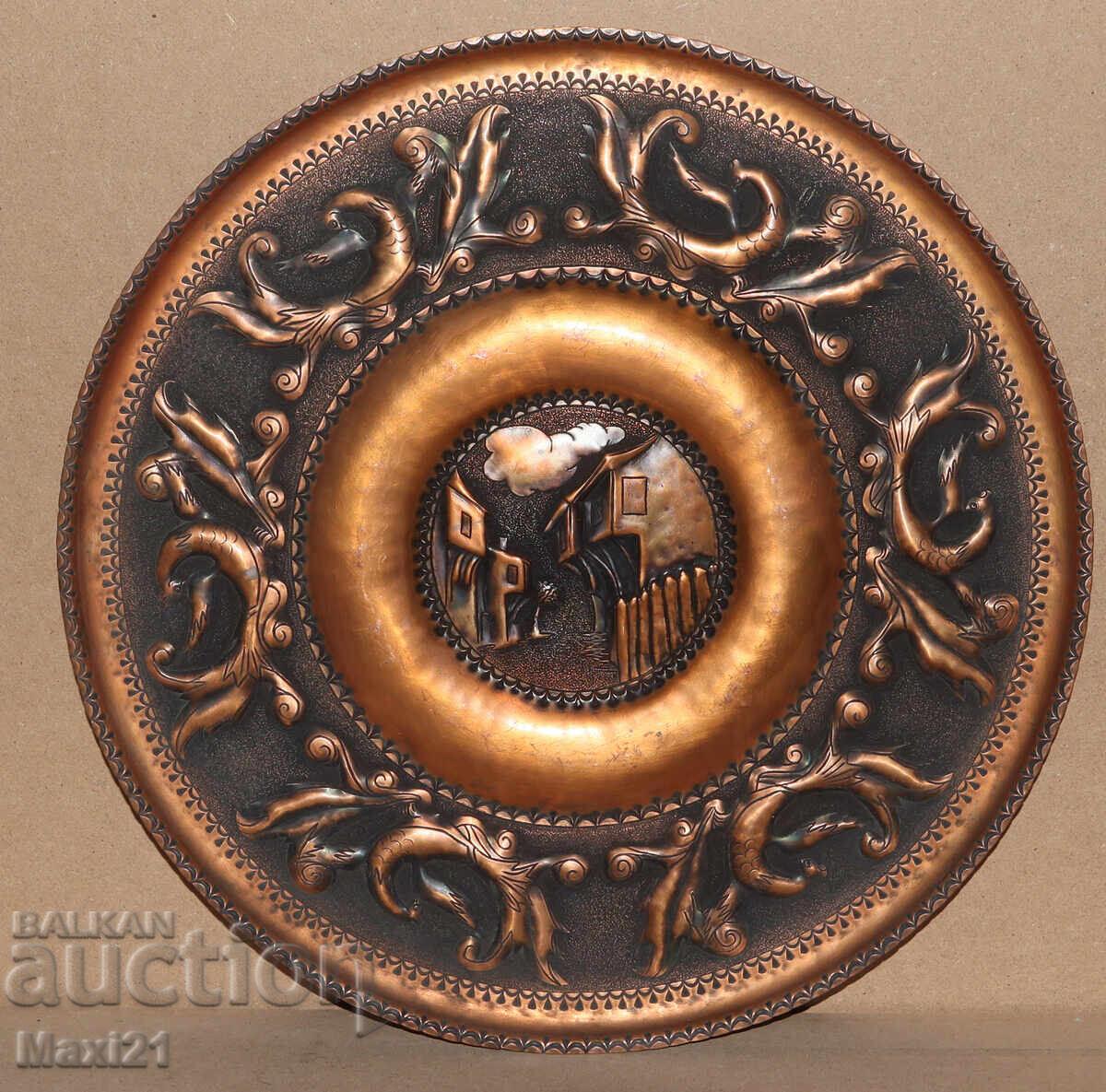 Χειροποίητο παλιό χάλκινο διακοσμητικό τοίχου