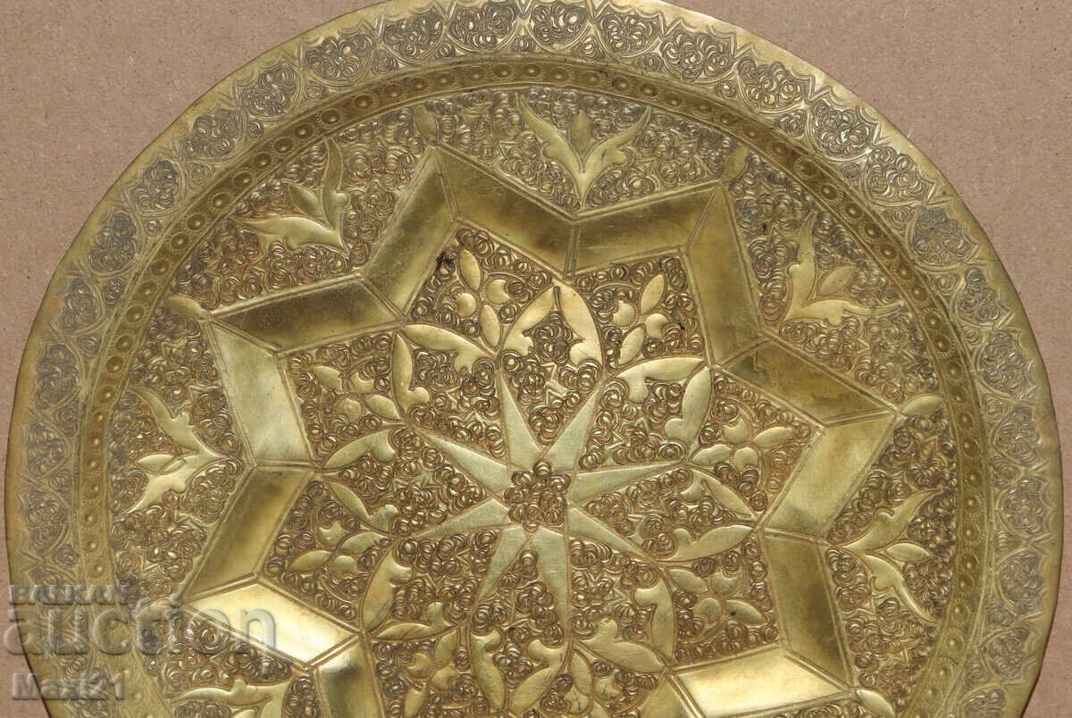 Delivery of Old brass decorative tray decoration