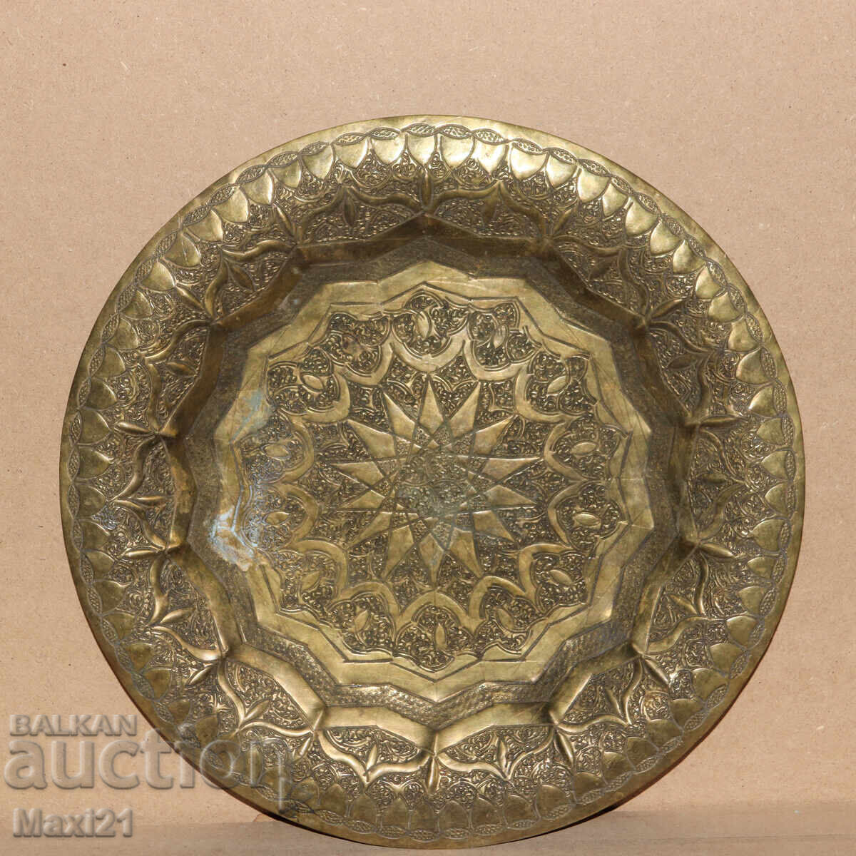 Auction  Old brass decorative tray decoration