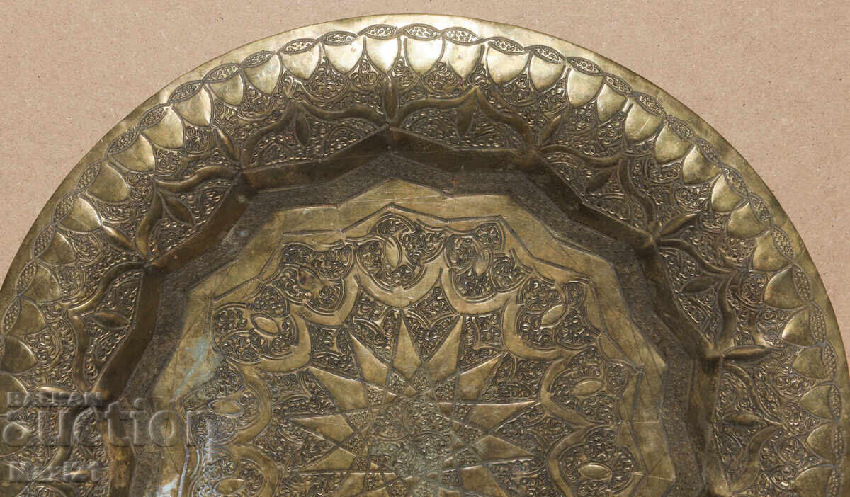 Delivery of Old brass decorative tray decoration