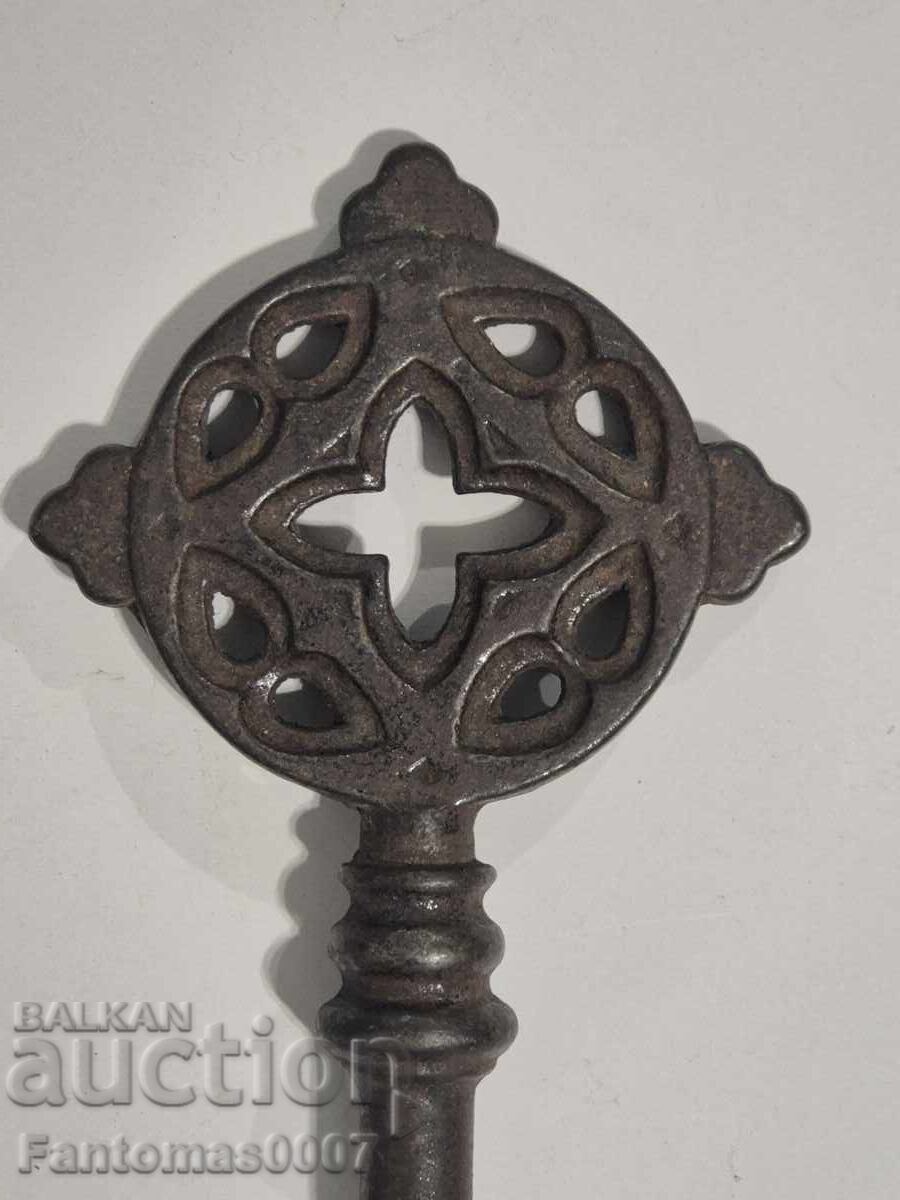 СТАР КЛЮЧ ОТ МАНАСТИР с цена 172.89 лв. | € 88.40 СТАР КЛЮЧ ОТ МАНАСТИР с цена 172.89 лв. | € 88.40