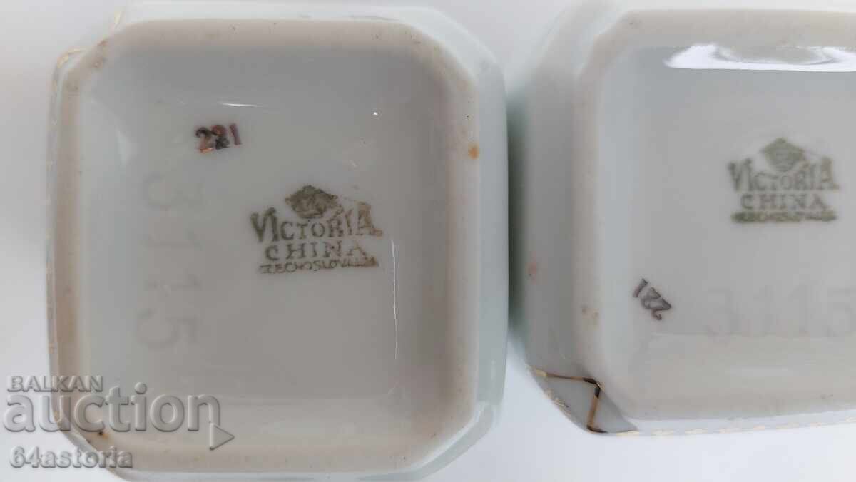Auction  Porcelain, jars, spices, royal, service set