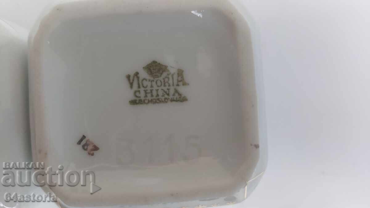 Delivery of Porcelain, jars, spices, royal, service set