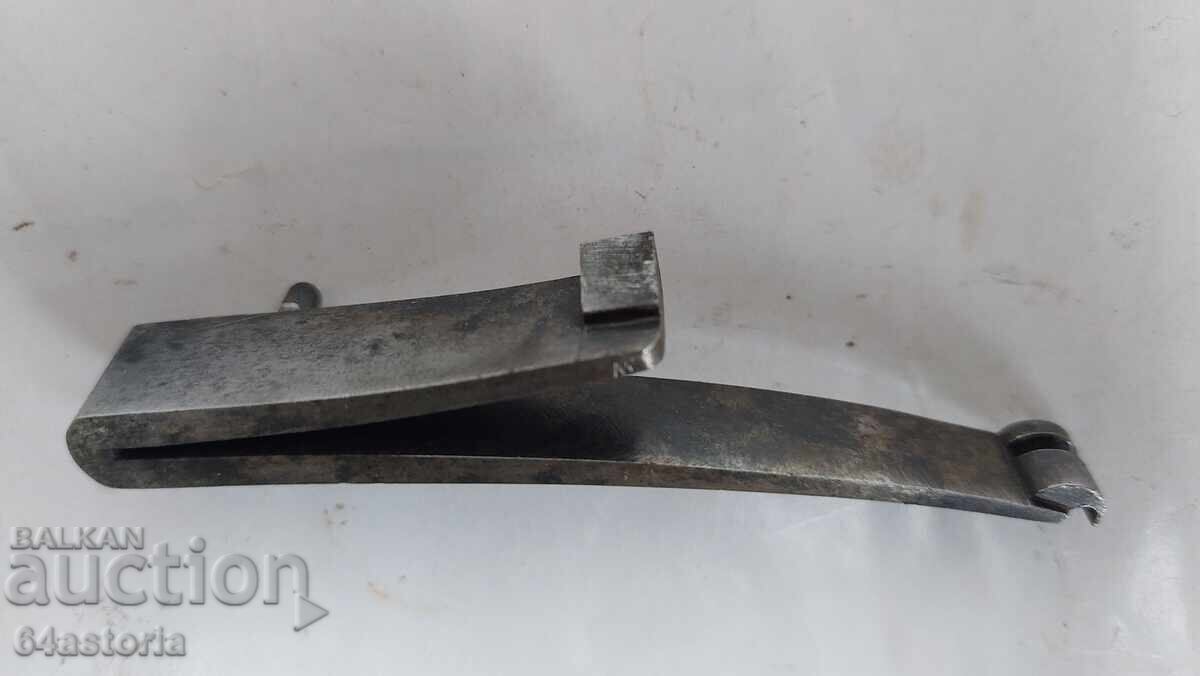 Crank, crank, spring, mouth Crank, crank, spring, mouth