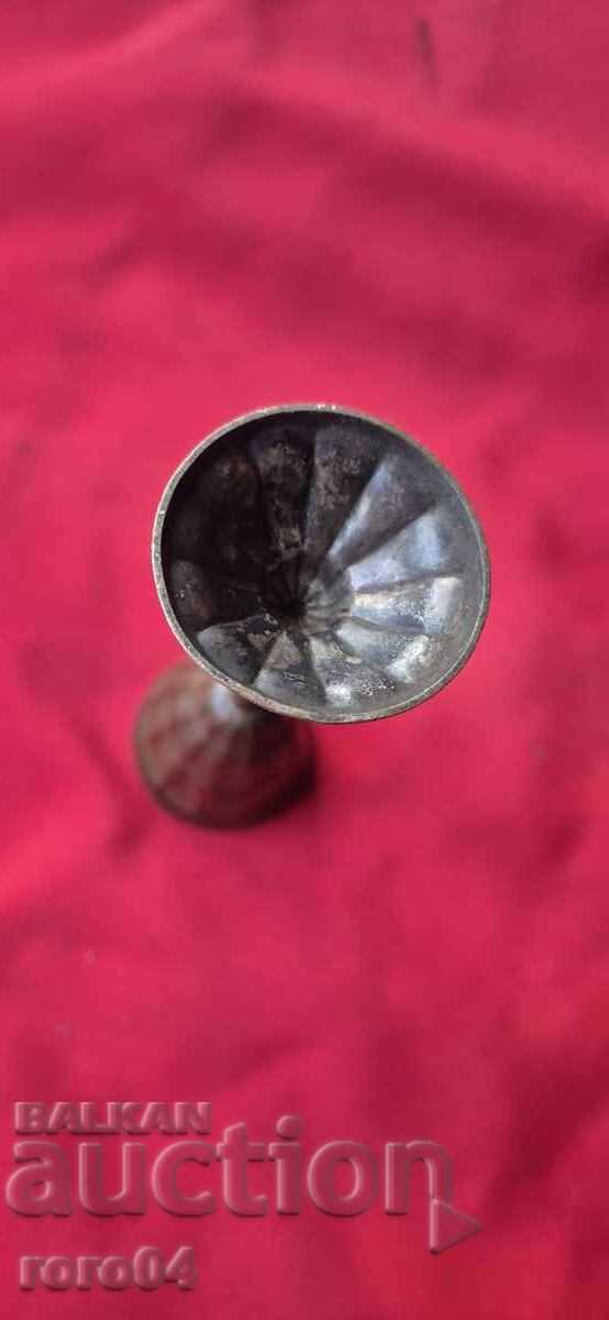 Licitație CEASCĂ MICĂ VECHE DIN ALAMĂ - ZARF