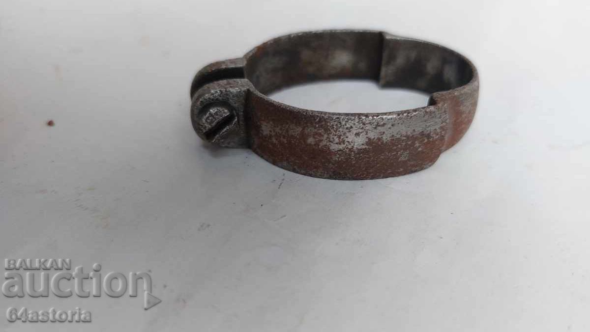 Auction  Crank, crank, bracelet, mouth