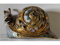 Figurină de bronz emailată reprezentând un melc