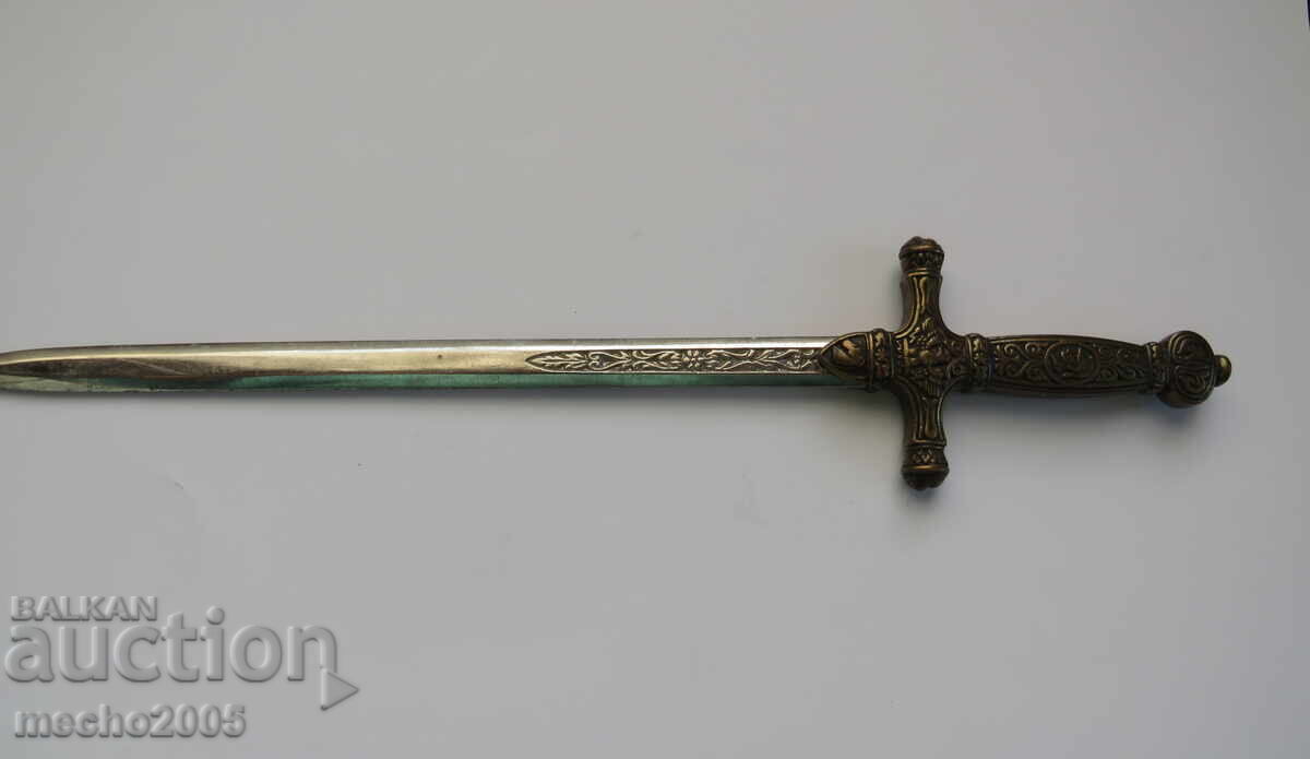 CUȚIT DE SCRISOARE cu preț 25.00 BGN | € 12.78