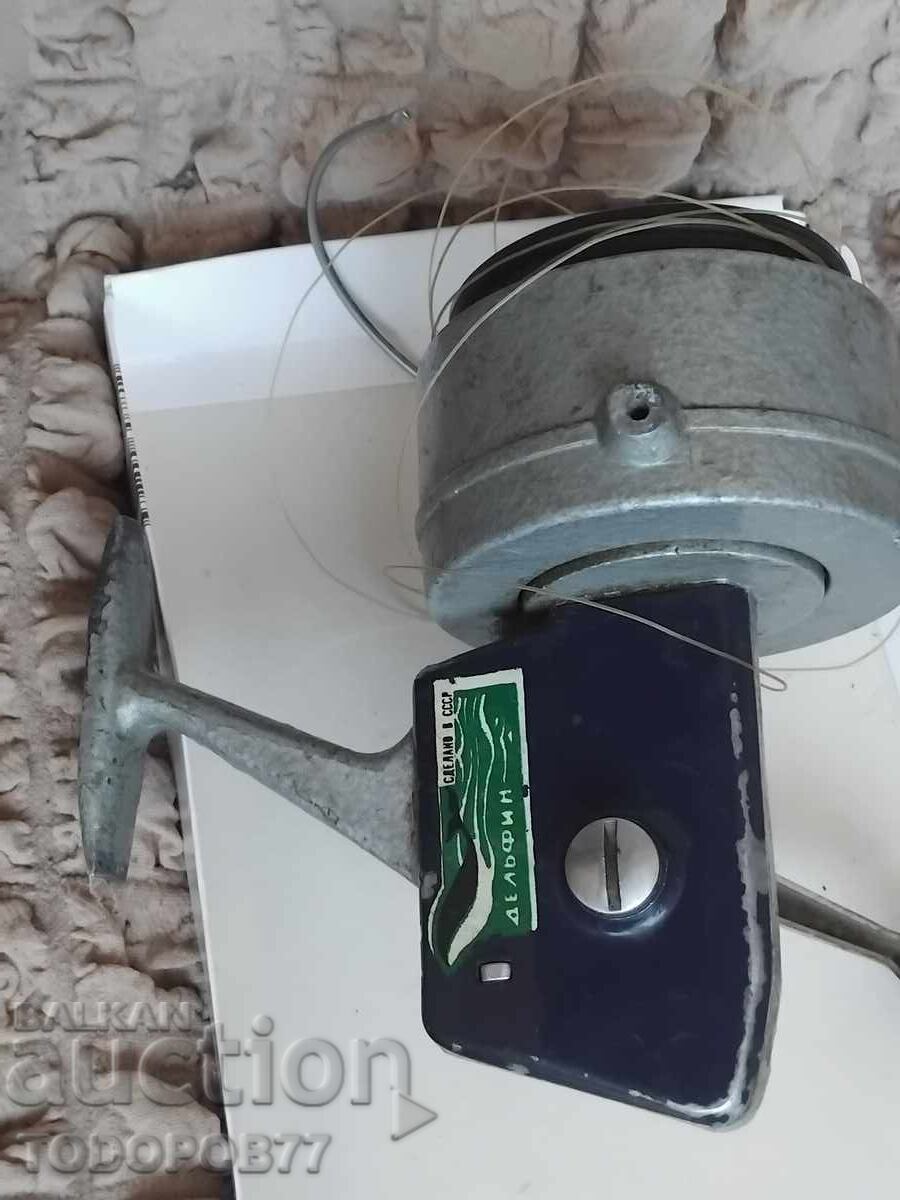 Old Dolphin fishing reel with price 3.50 BGN | € 1.79 Old Dolphin fishing reel with price 3.50 BGN | € 1.79