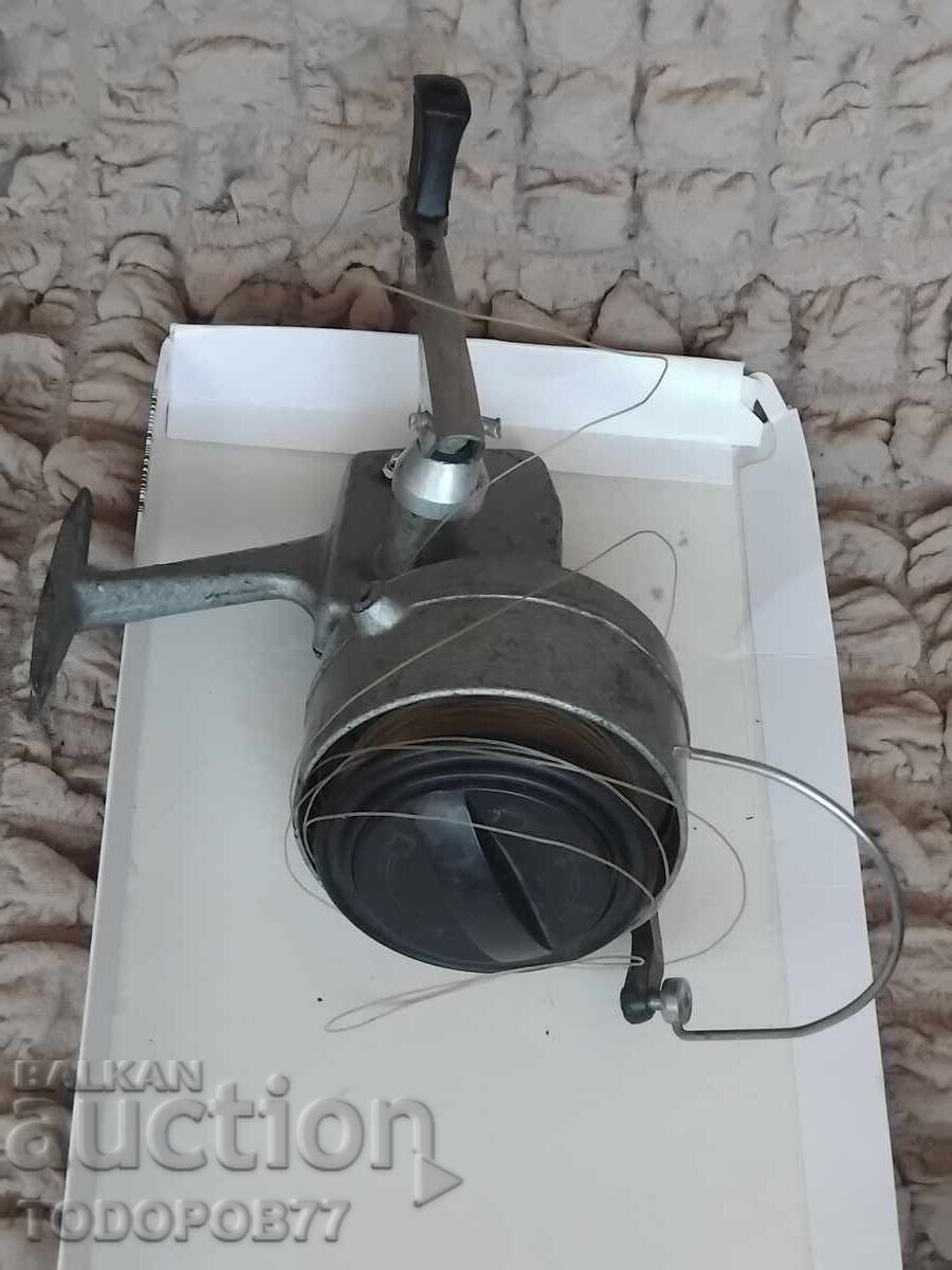 Auction Old Dolphin fishing reel Auction Old Dolphin fishing reel