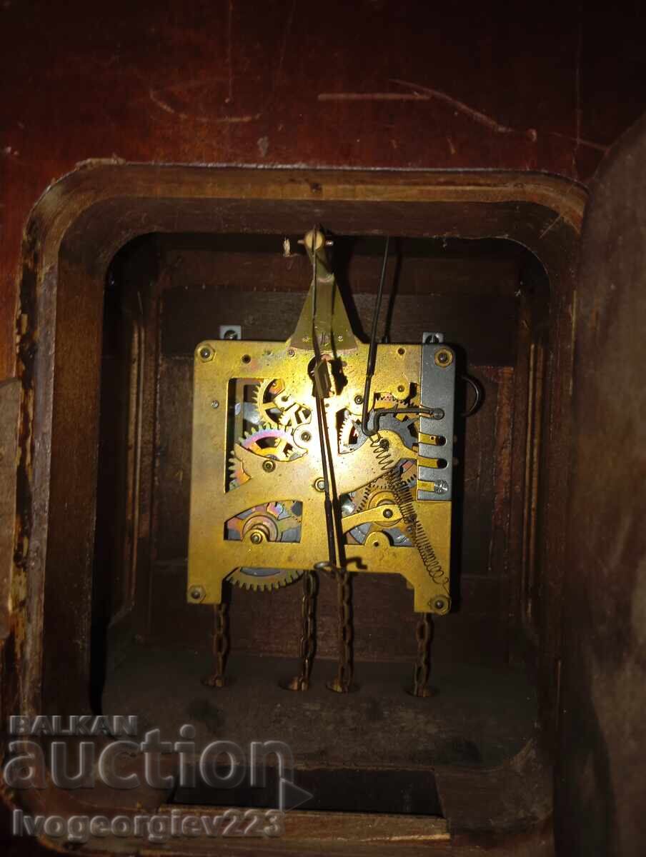 Delivery of Old wall clock