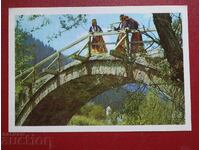 Γυναίκες σε Παραδοσιακές Φορεσιές