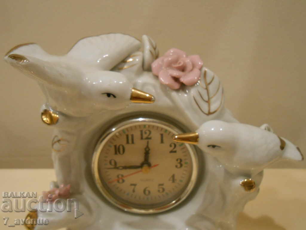 Часовник порцеланов, от порцелан, птици, кварцов с цена 99.00 лв. | € 50.62