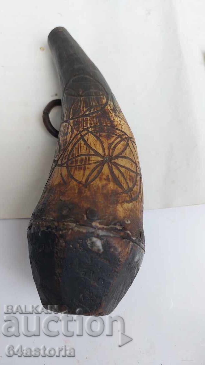 Auction  Horn, powder flask, powder flask, haiduk (bandit/outlaw)