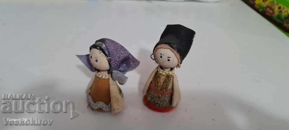 Figurine băiat și fată stil folcloric cu preț 9.99 BGN | € 5.11 Figurine băiat și fată stil folcloric cu preț 9.99 BGN | € 5.11