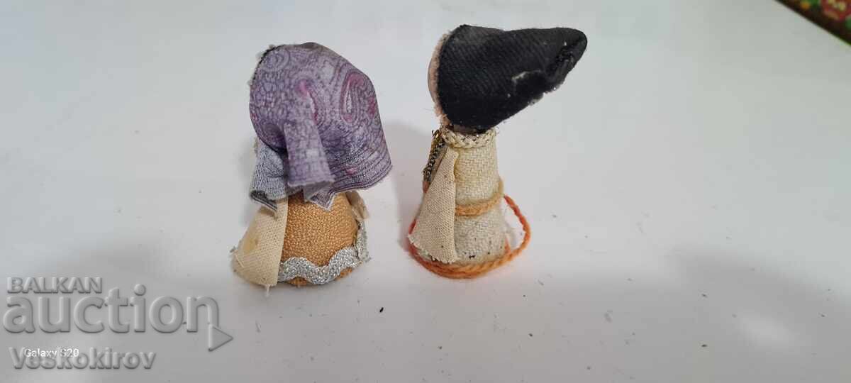 Licitație Figurine băiat și fată stil folcloric Licitație Figurine băiat și fată stil folcloric