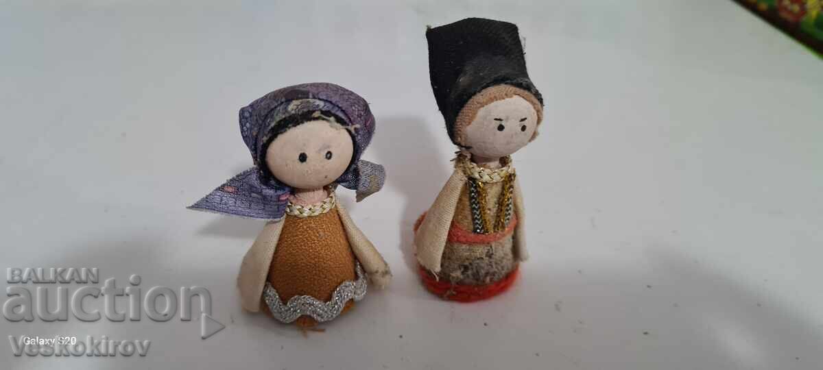 Figurine băiat și fată stil folcloric Figurine băiat și fată stil folcloric