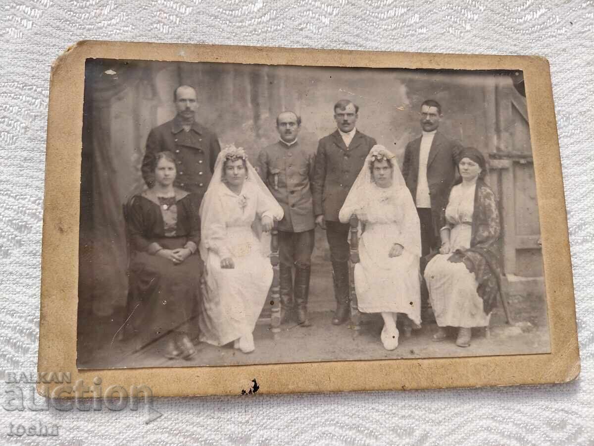 Παλιά φωτογραφία σε χαρτόνι, γάμος οικογένειας Ζάνγκου. BZC Παλιά φωτογραφία σε χαρτόνι, γάμος οικογένειας Ζάνγκου. BZC