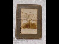 Παλιά φωτογραφία σε χαρτόνι. BZC