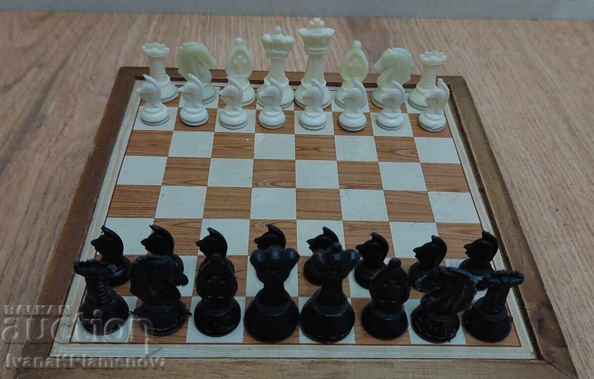 Delivery of Chess set magnetic for connoisseurs 16cm