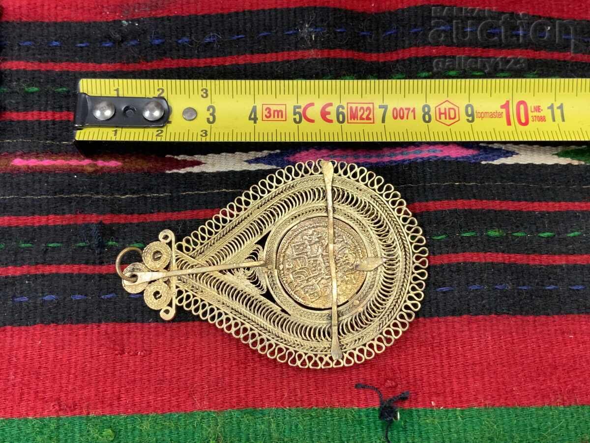 Delivery of Revival-era jewelry silver filigree gilding Delivery of Revival-era jewelry silver filigree gilding